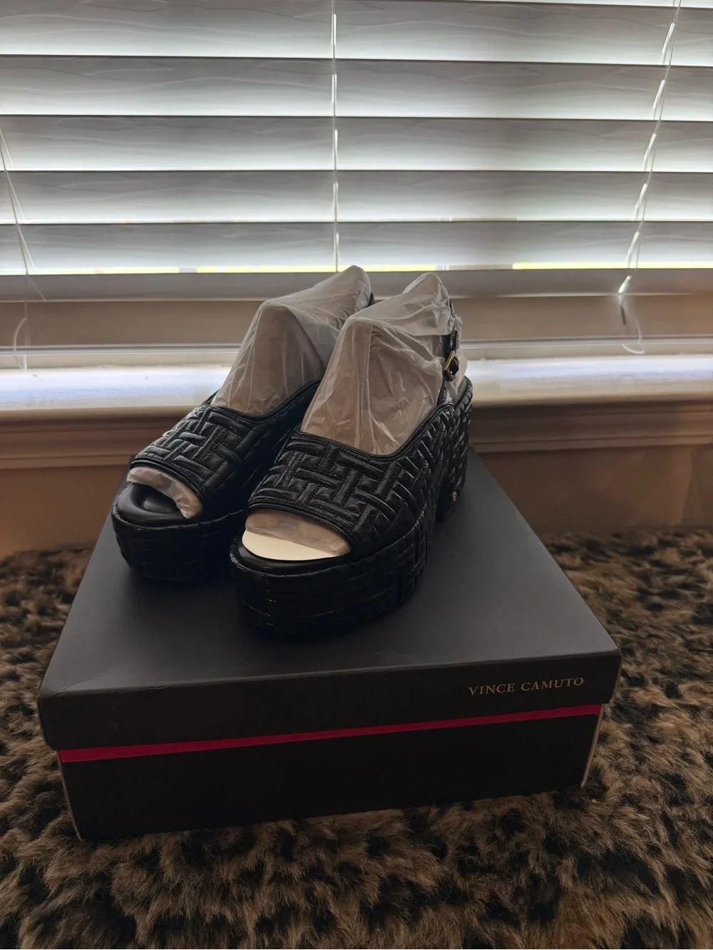 VINCE CAMUTO
Women's Elana Slingback Platform
Sandals - Picture 3 of 3